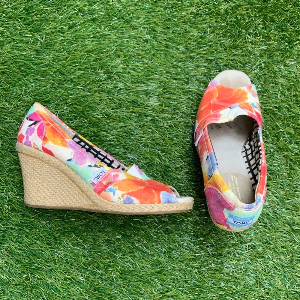 TOMS wedge sandals 7W